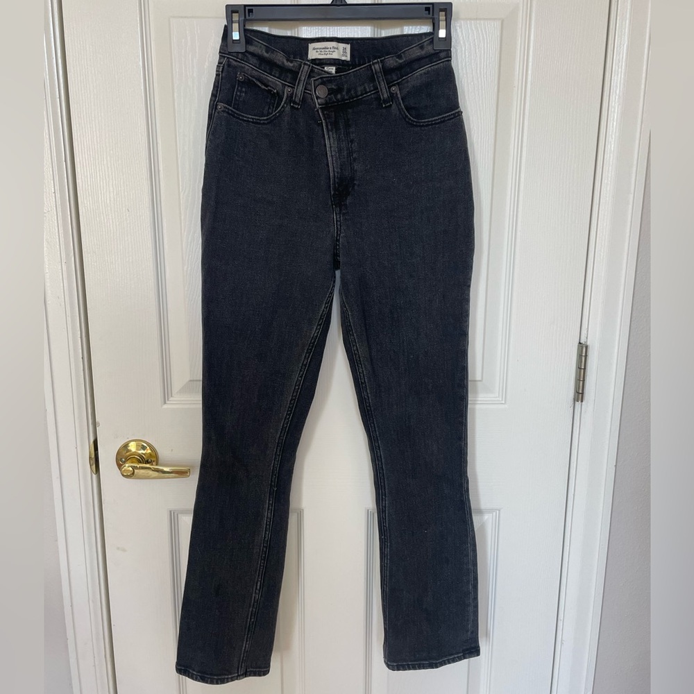 Abercrombie and Fitch- 90s Slim Straight Ultra High Rise Jeans
